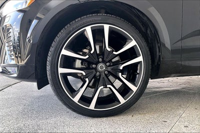 2024 Volvo XC60 B5 Ultimate Dark Theme