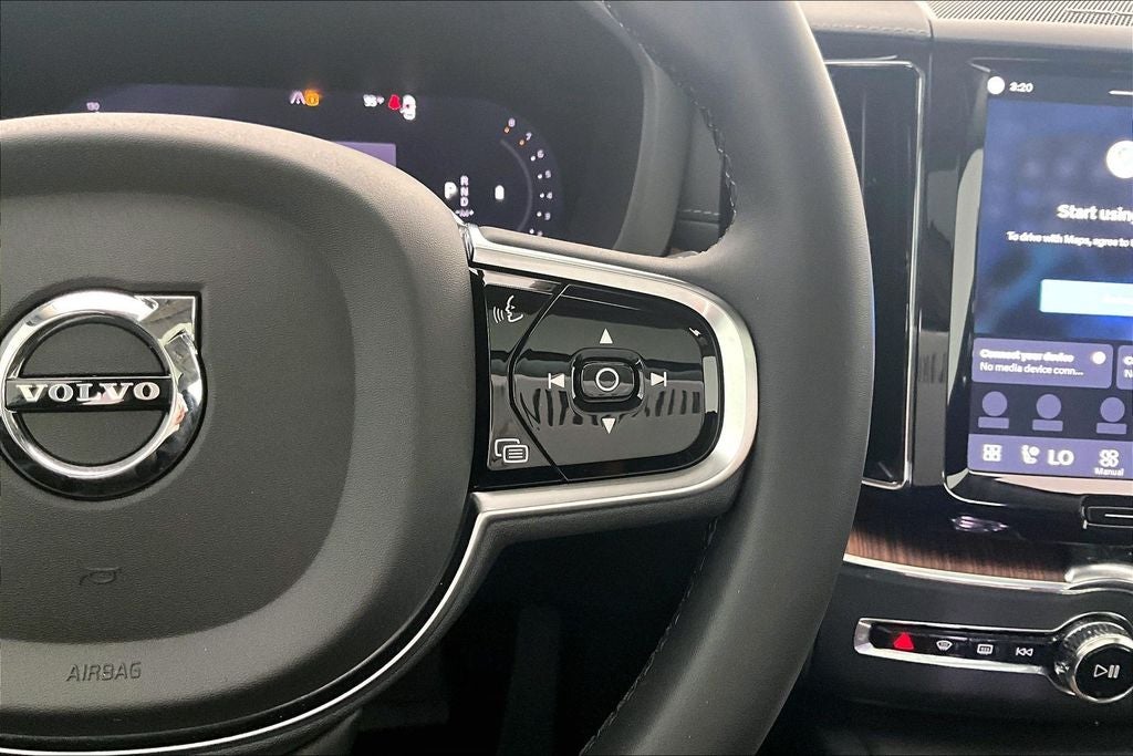 2024 Volvo XC60 B5 Ultimate Dark Theme