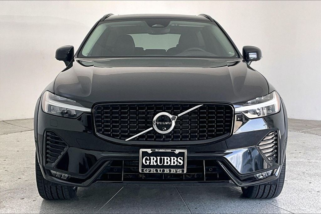 2024 Volvo XC60 B5 Ultimate Dark Theme