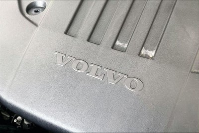 2024 Volvo XC60 B5 Ultimate Dark Theme