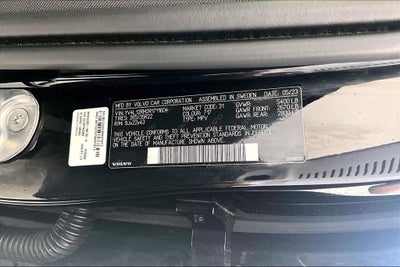 2024 Volvo XC60 B5 Ultimate Dark Theme