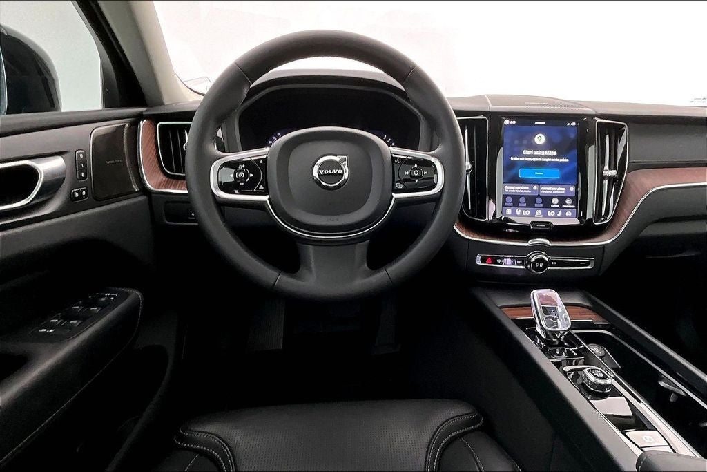 2024 Volvo XC60 B5 Ultimate Dark Theme