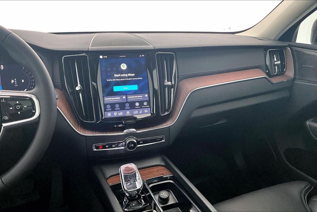 2024 Volvo XC60 B5 Ultimate Dark Theme