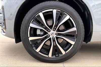 2024 Volvo XC60 B5 Ultimate Dark Theme