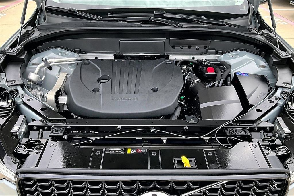 2024 Volvo XC60 B5 Ultimate Dark Theme