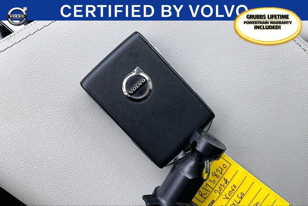 2024 Volvo XC60 B5 Ultimate Dark Theme