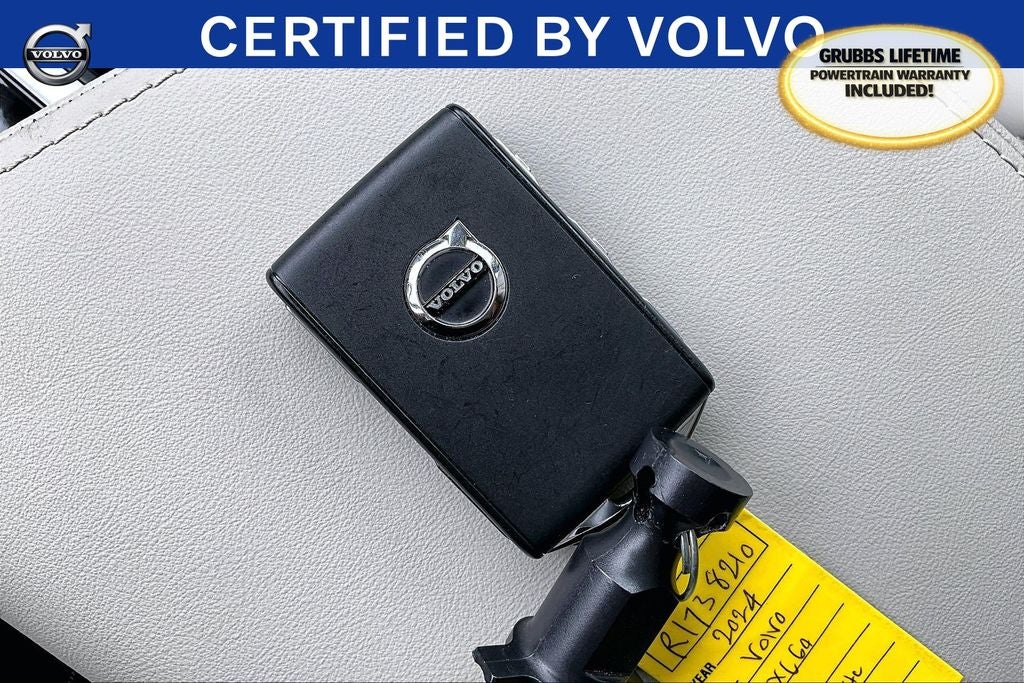 2024 Volvo XC60 B5 Ultimate Dark Theme