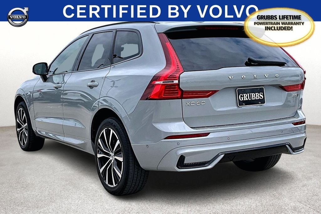 2024 Volvo XC60 B5 Ultimate Dark Theme