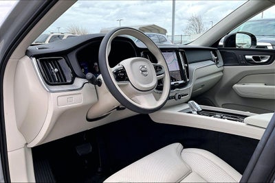 2024 Volvo XC60 B5 Ultimate Dark Theme