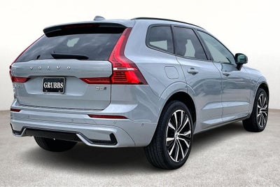 2024 Volvo XC60 B5 Ultimate Dark Theme