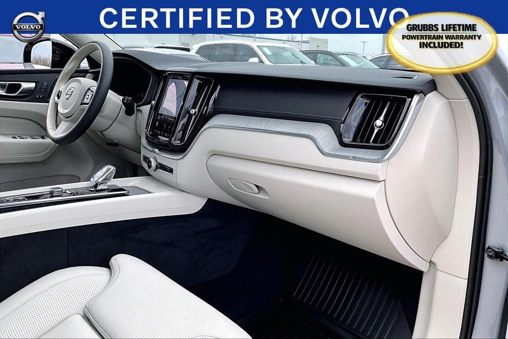 2024 Volvo XC60 B5 Ultimate Dark Theme