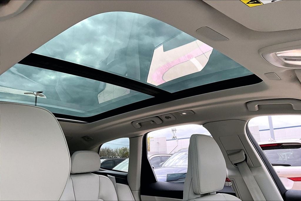 2024 Volvo XC60 B5 Ultimate Dark Theme