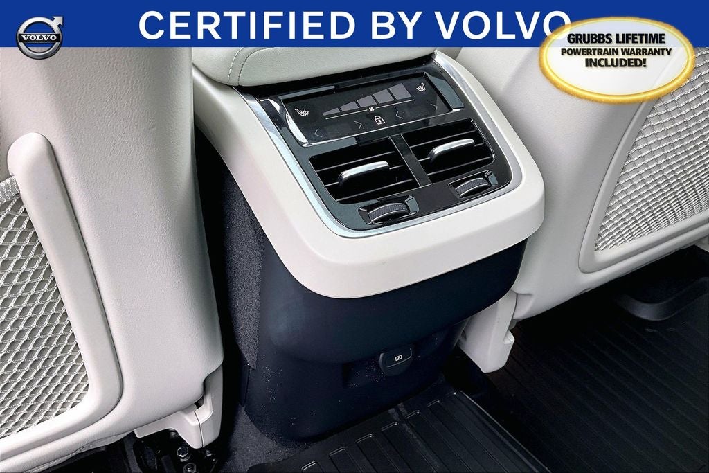 2024 Volvo XC60 B5 Ultimate Dark Theme