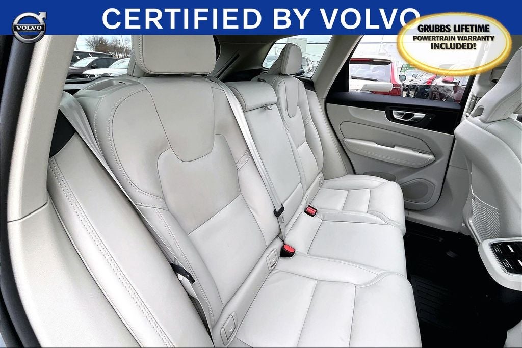 2024 Volvo XC60 B5 Ultimate Dark Theme