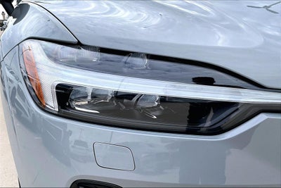 2024 Volvo XC60 B5 Ultimate Dark Theme