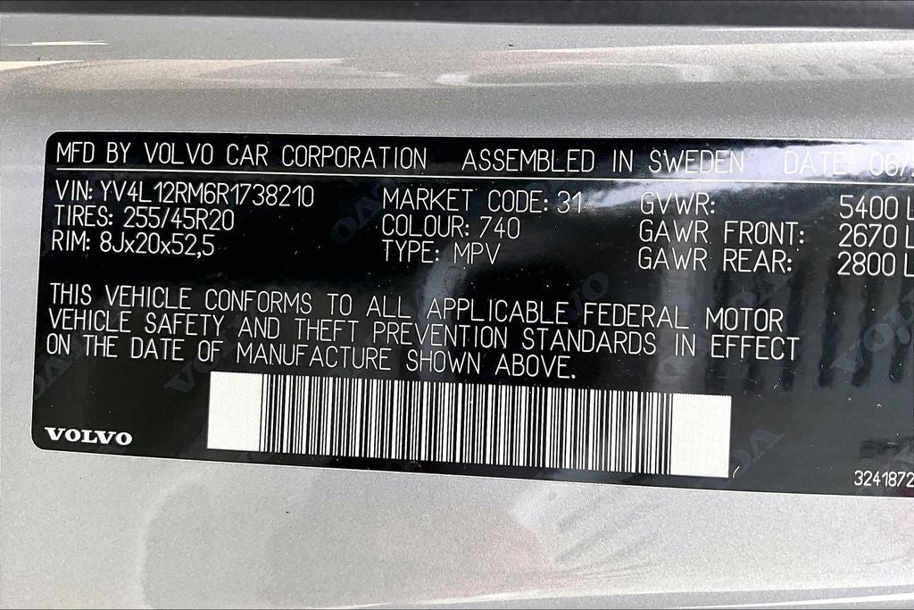 2024 Volvo XC60 B5 Ultimate Dark Theme