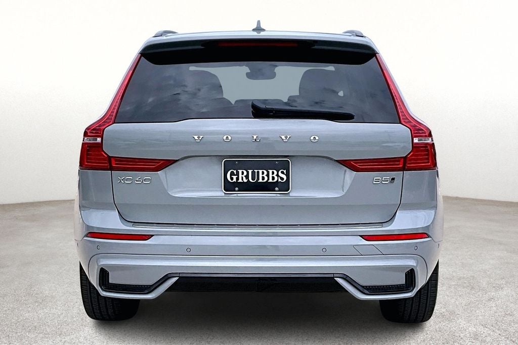 2024 Volvo XC60 B5 Ultimate Dark Theme