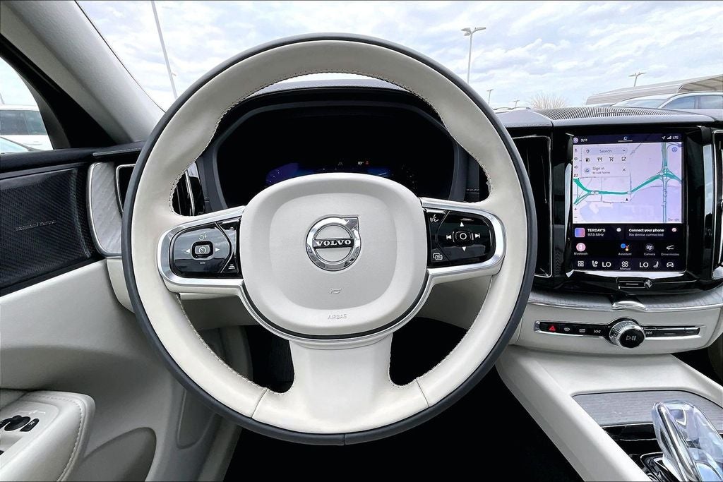 2024 Volvo XC60 B5 Ultimate Dark Theme