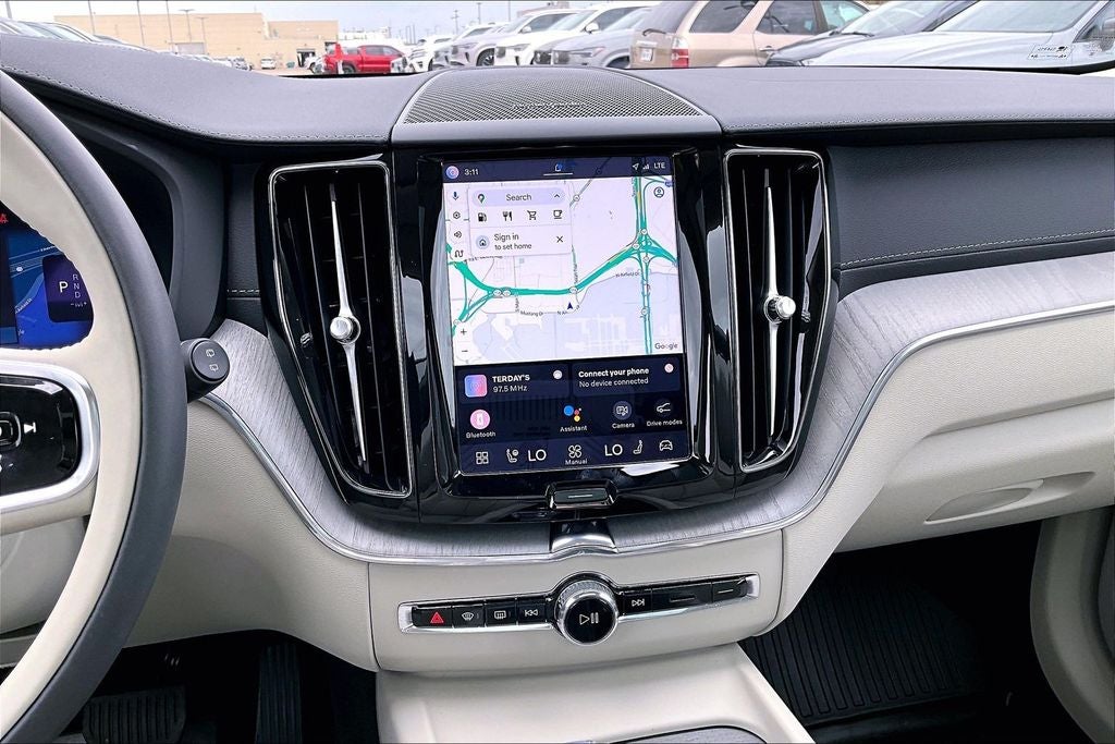 2024 Volvo XC60 B5 Ultimate Dark Theme