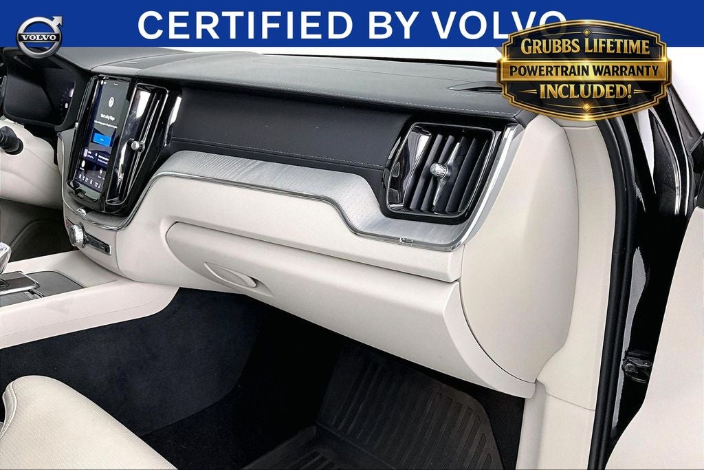 2024 Volvo XC60 B5 Ultimate Dark Theme