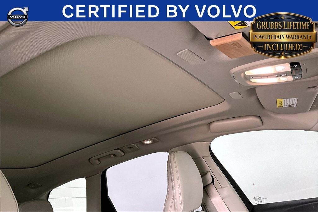 2024 Volvo XC60 B5 Ultimate Dark Theme
