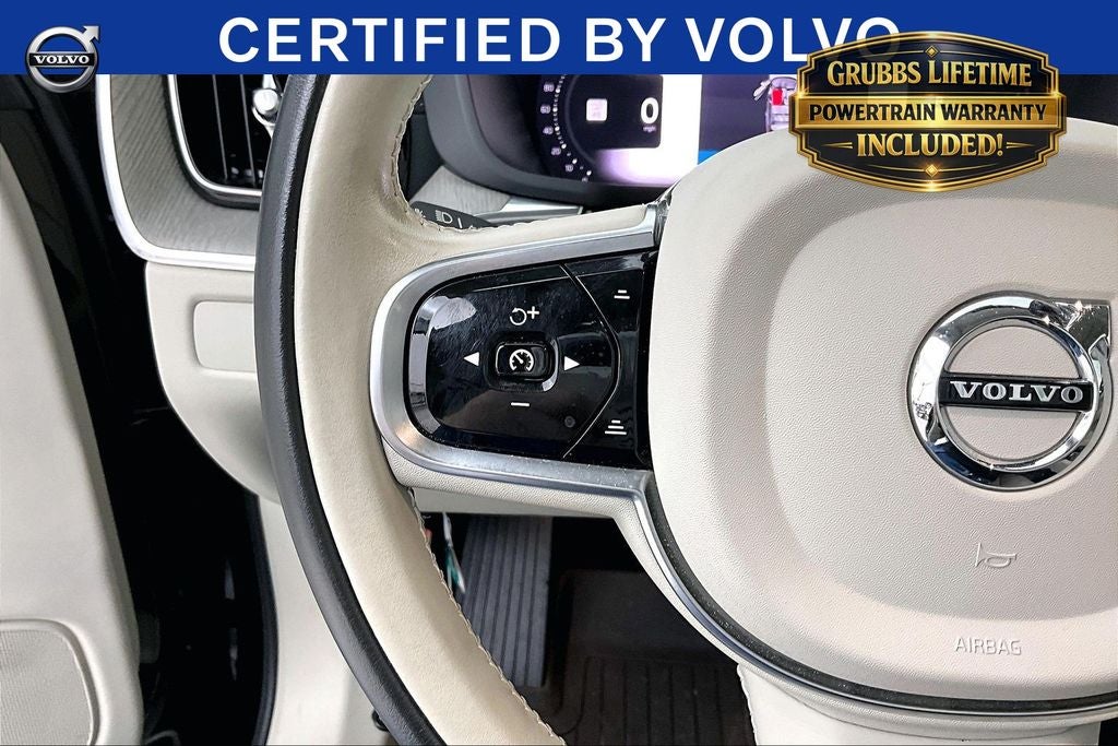 2024 Volvo XC60 B5 Ultimate Dark Theme