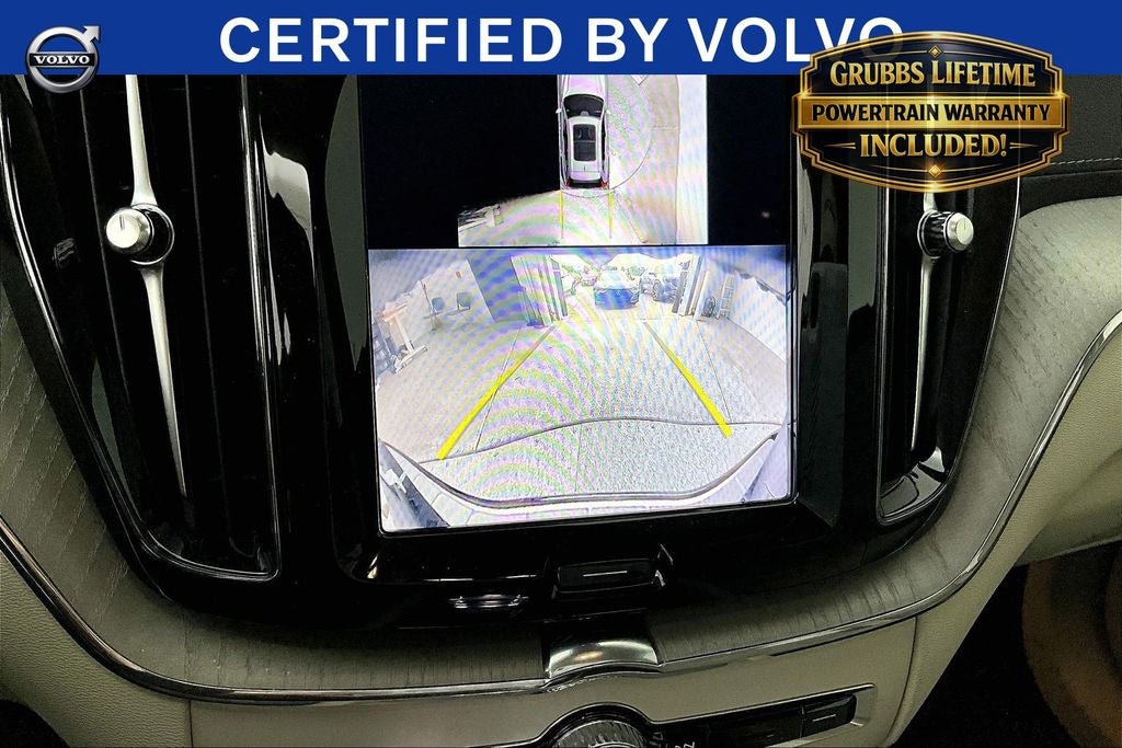 2024 Volvo XC60 B5 Ultimate Dark Theme