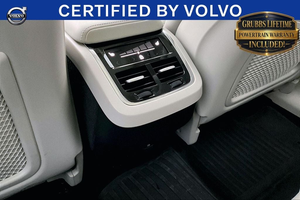 2024 Volvo XC60 B5 Ultimate Dark Theme