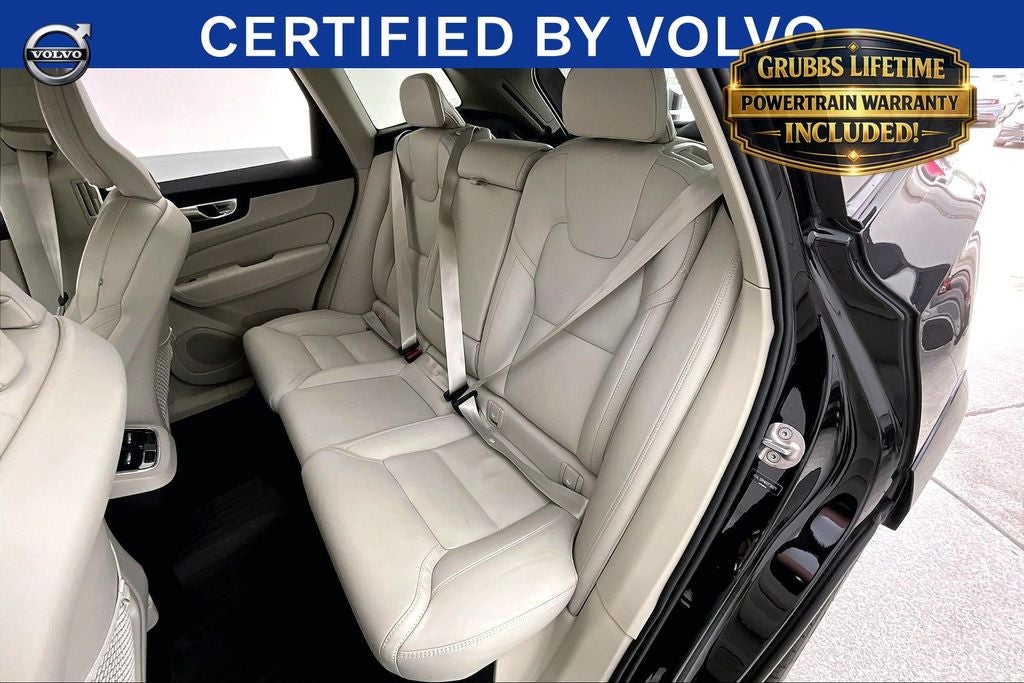 2024 Volvo XC60 B5 Ultimate Dark Theme