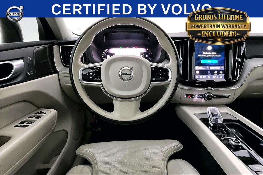 2024 Volvo XC60 B5 Ultimate Dark Theme