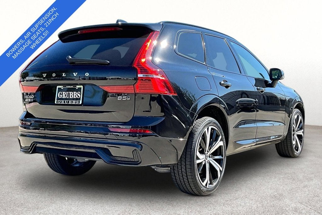 2024 Volvo XC60 B5 Ultimate Dark Theme
