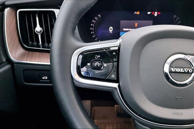 2023 Volvo XC60 B5 Plus Bright Theme