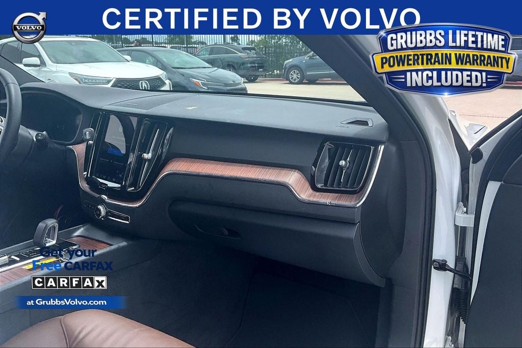2023 Volvo XC60 B5 Plus Dark Theme