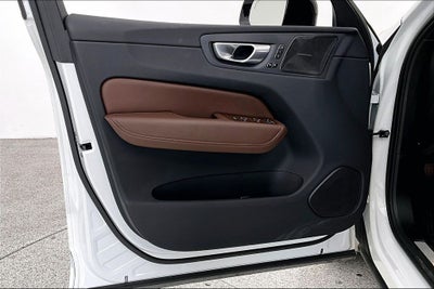 2023 Volvo XC60 B5 Plus Dark Theme