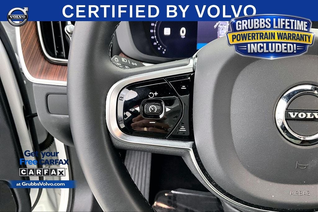 2023 Volvo XC60 B5 Plus Dark Theme