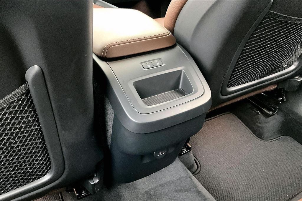 2023 Volvo XC60 B5 Plus Dark Theme