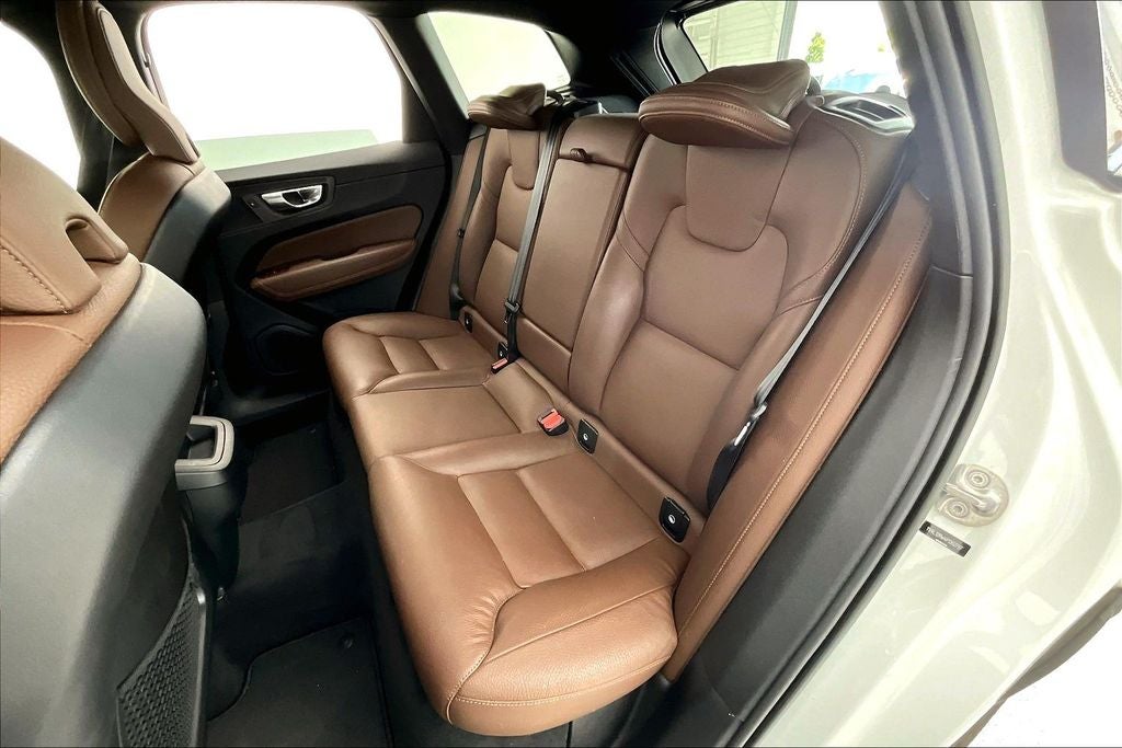 2023 Volvo XC60 B5 Plus Dark Theme