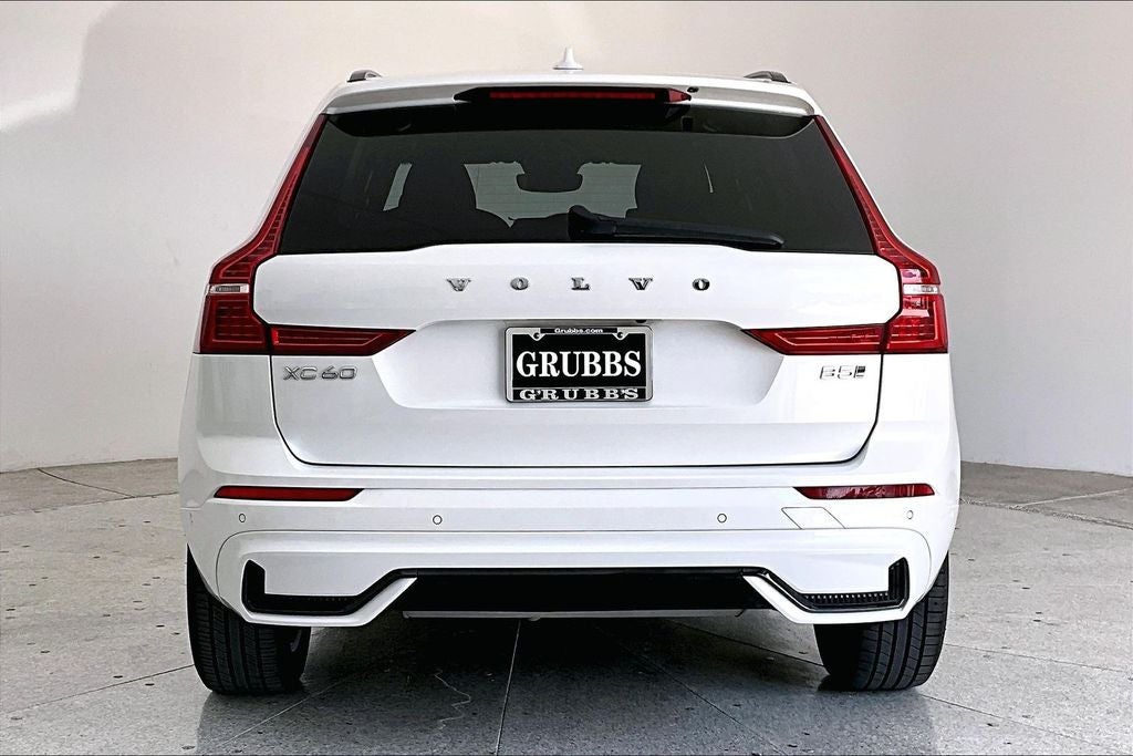 2023 Volvo XC60 B5 Plus Dark Theme