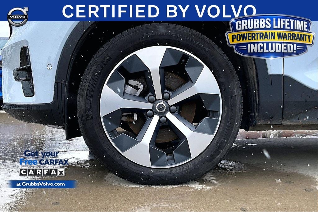 2025 Volvo XC40 B5 Plus Dark Theme