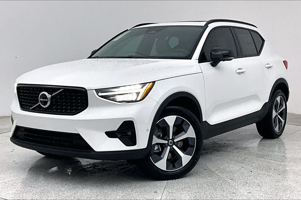 2026 Volvo XC40 B5 Plus