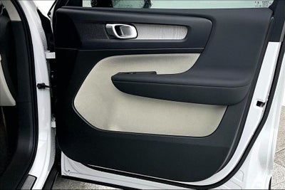 2026 Volvo XC40 B5 Plus