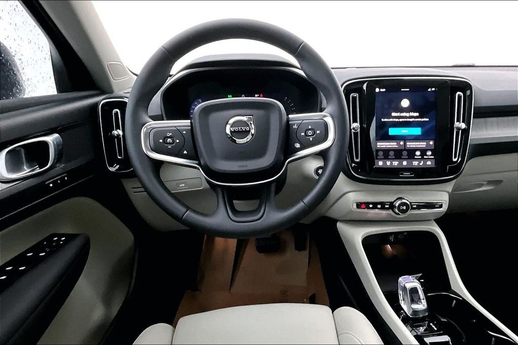 2026 Volvo XC40 B5 Plus