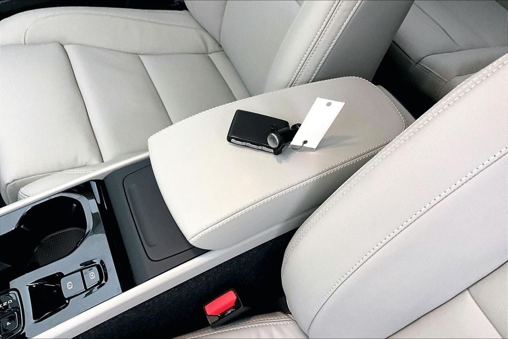 2026 Volvo XC40 B5 Plus