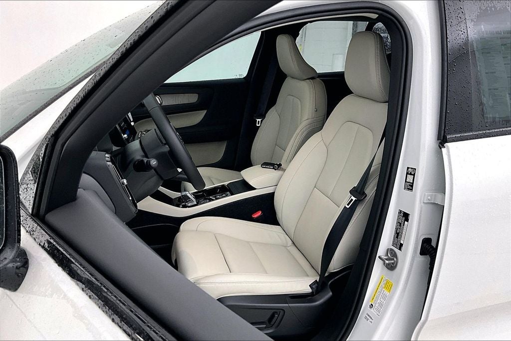 2026 Volvo XC40 B5 Plus