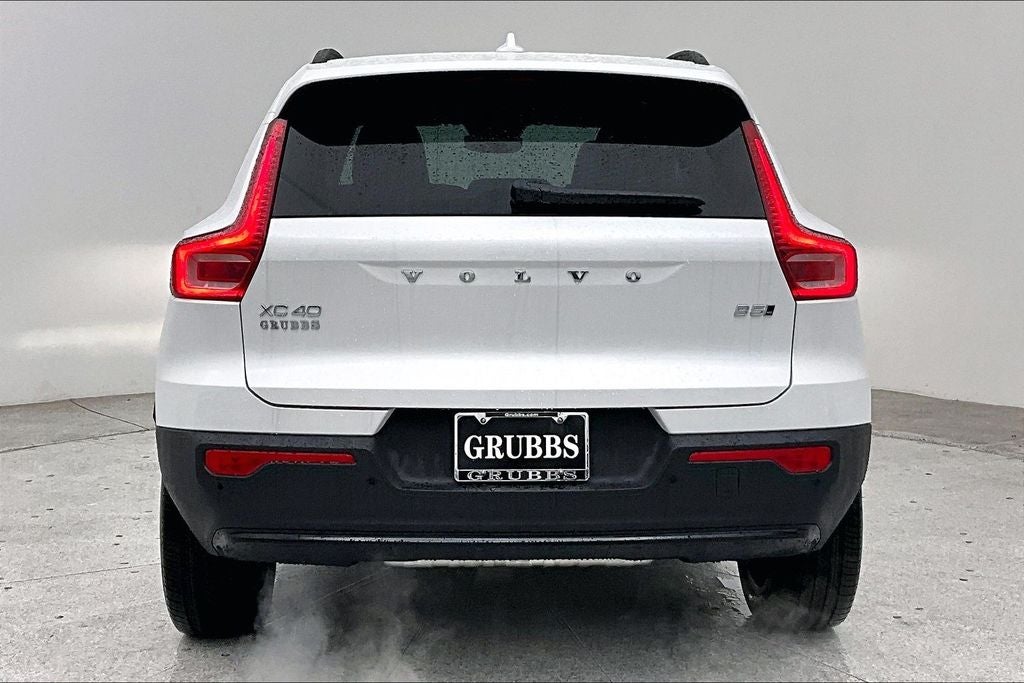 2026 Volvo XC40 B5 Plus