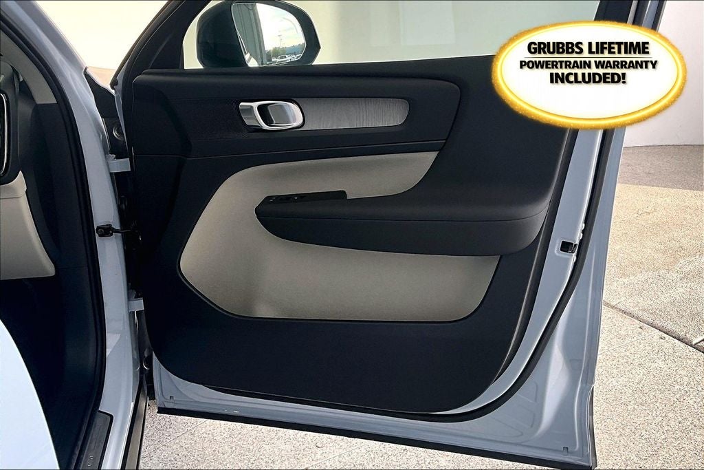 2026 Volvo XC40 B5 Plus