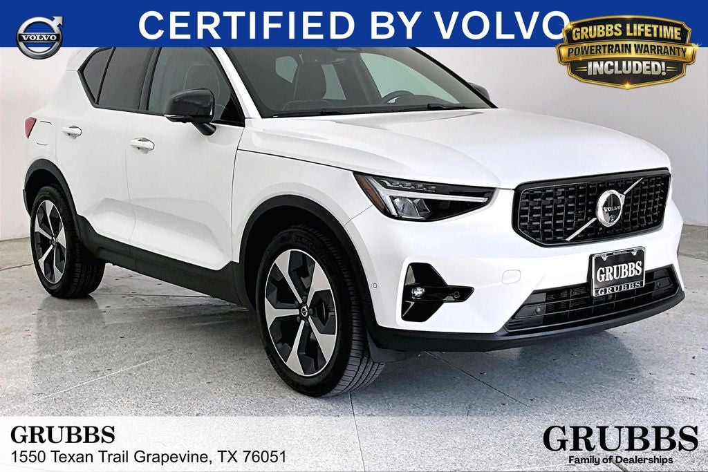 2025 Volvo XC40 B5 Plus Dark Theme