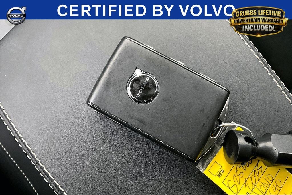 2025 Volvo XC40 B5 Plus Dark Theme