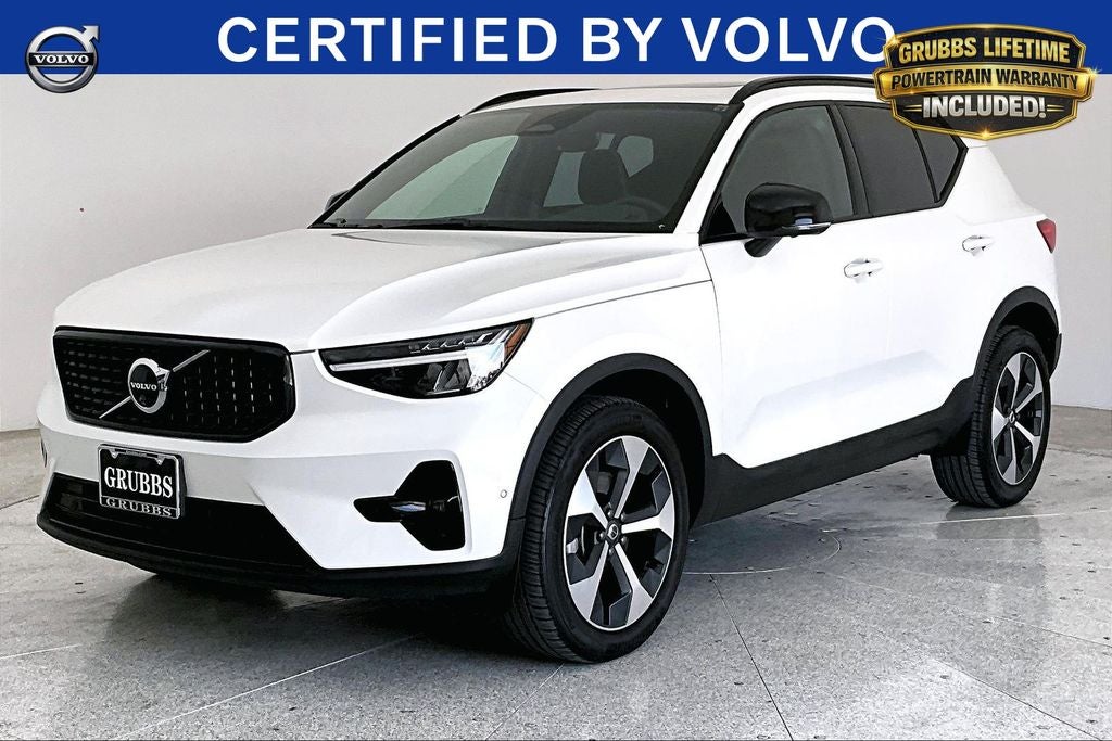 2025 Volvo XC40 B5 Plus Dark Theme
