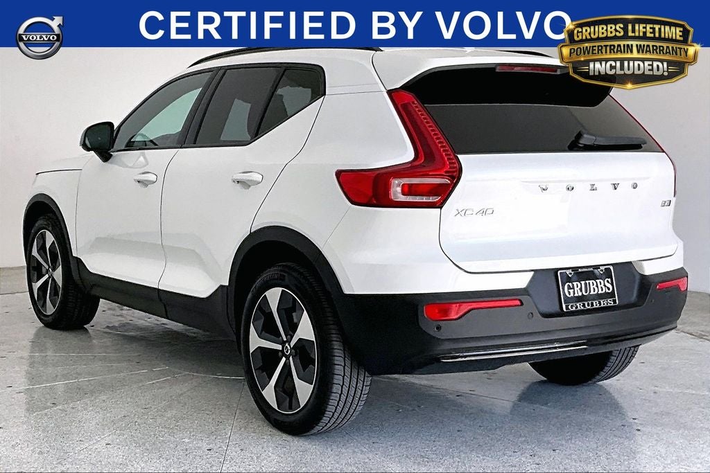 2025 Volvo XC40 B5 Plus Dark Theme
